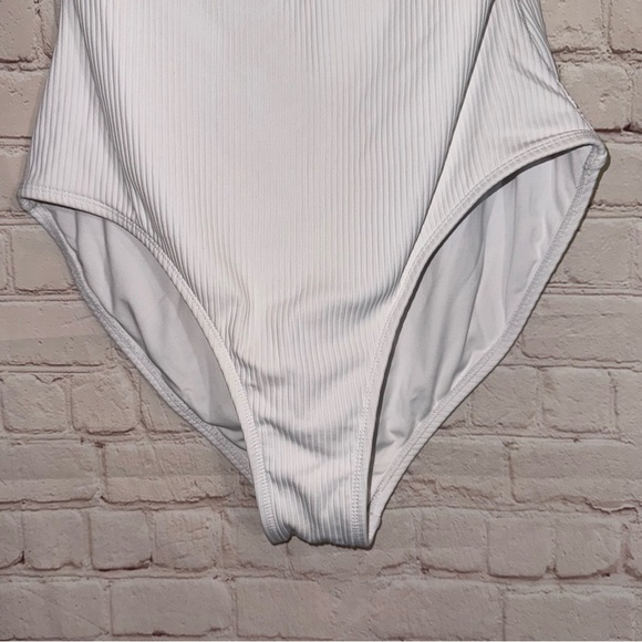 ANDIE White One-Piece Swimsuit Size Medium - Picture 5 of 10